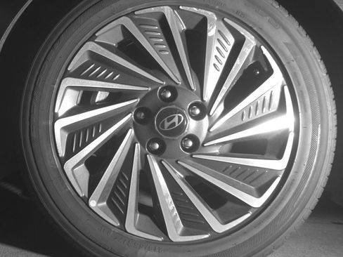 Used 2025 Hyundai Sonata SEL FWD image 12