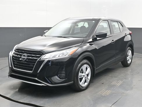 Certified 2025 Nissan Kicks Play S image 3