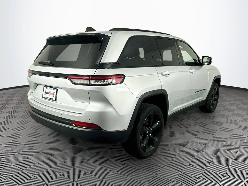 Certified 2024 Jeep Grand Cherokee Altitude AWD/4WD image 12