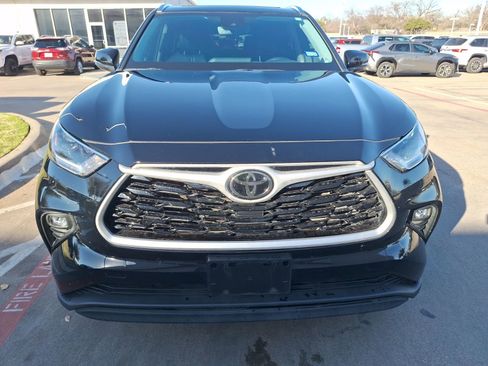 Used 2021 Toyota Highlander XLE image 9