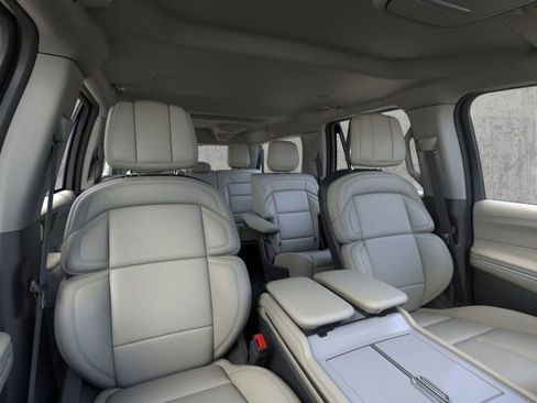 New 2026 Lincoln Navigator L Premier AWD/4WD image 10