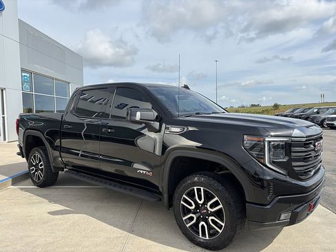 Used 2024 GMC Sierra 1500 AT4 w/ Technology Package AWD/4WD image 8