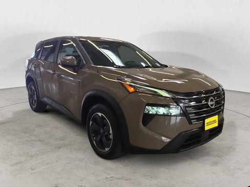 Used 2025 Nissan Rogue SV AWD/4WD image 3
