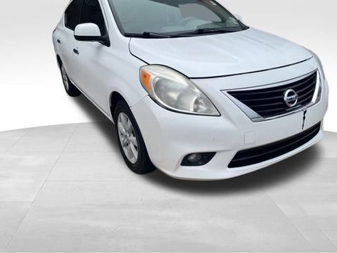 Used 2012 Nissan Versa SL image 3