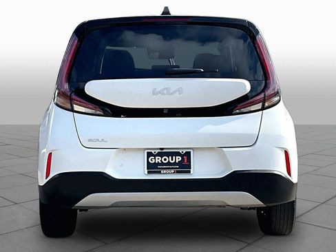 Used 2023 Kia Soul LX FWD image 4
