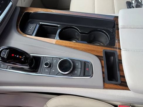 Used 2023 Cadillac Escalade Premium Luxury Platinum AWD/4WD image 16