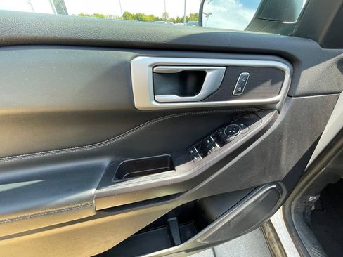 Used 2020 Ford Explorer XLT w/ Equipment Group 202A AWD/4WD image 11