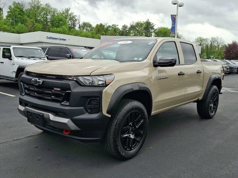 Used 2024 Chevrolet Colorado Trail Boss w/ Advanced Trailering Package AWD/4WD image 3