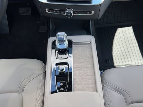 New 2026 Volvo XC90 B6 Plus w/ Protection Package Premier AWD/4WD image 14