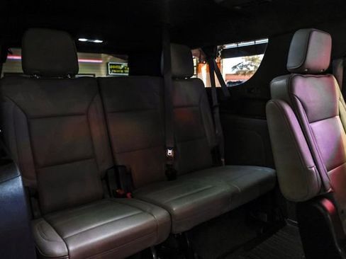 Used 2022 GMC Yukon XL SLT w/ SLT Premium Package image 36