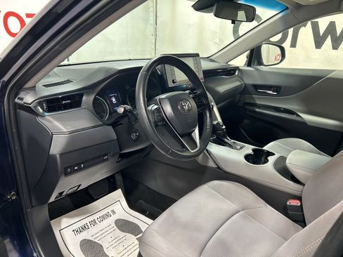 Used 2022 Toyota Venza LE image 22