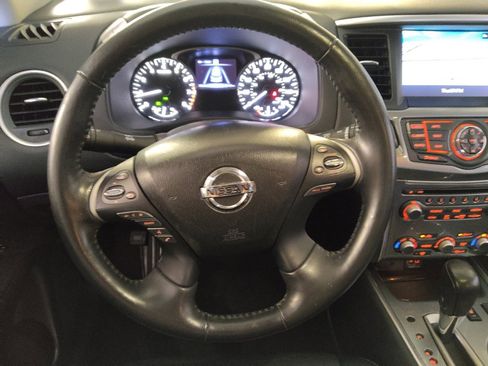 Used 2020 Nissan Pathfinder SL image 22