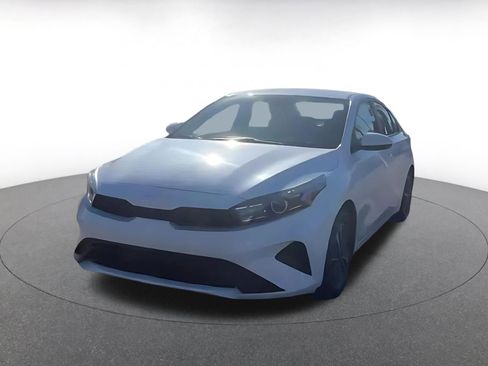 Used 2023 Kia Forte LXS image 7