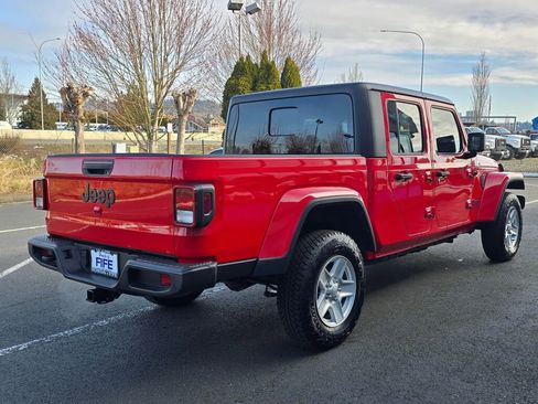 Used 2022 Jeep Gladiator Sport image 5
