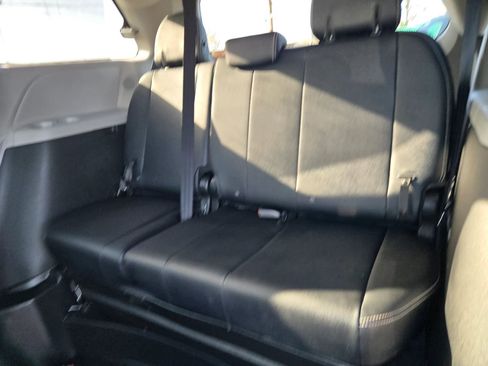 Used 2020 Toyota Sienna SE w/ SE Preferred Package image 13