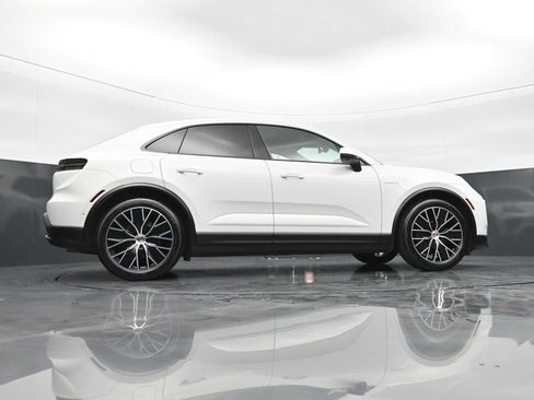 Certified 2025 Porsche Macan Electric RWD image 43