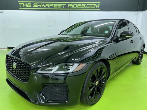 Used 2023 Jaguar XF SE RWD image 5