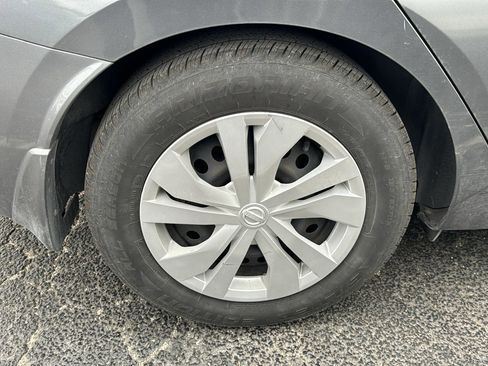 Used 2020 Nissan Versa S image 2