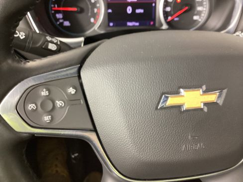 Used 2022 Chevrolet Traverse LT image 24