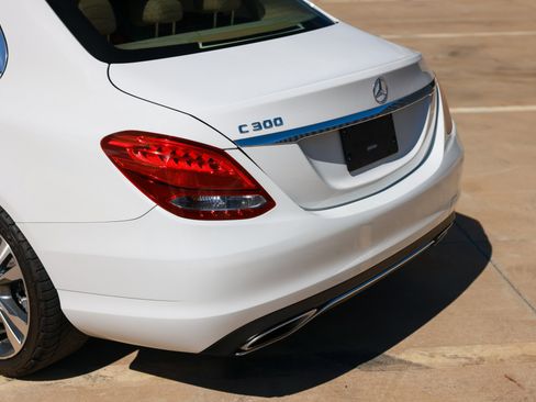 Used 2018 Mercedes-Benz C 300 Sedan w/ Premium Package image 45