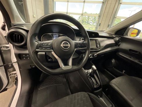 Used 2022 Nissan Kicks S image 13