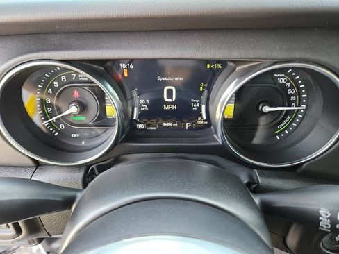 Used 2023 Jeep Wrangler Unlimited Sahara AWD/4WD image 29