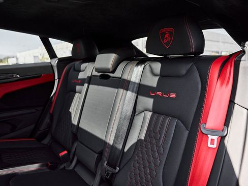 Used 2024 Lamborghini Urus S AWD/4WD image 46
