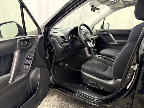 Used 2018 Subaru Forester 2.5i Premium w/ All-Weather Package image 8