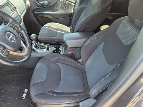 Used 2016 Jeep Cherokee Latitude FWD image 7