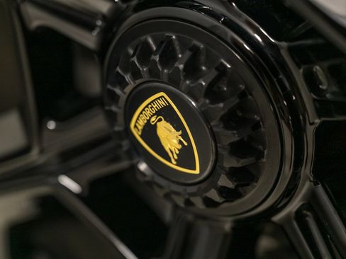 Used 2023 Lamborghini Huracan Tecnica image 16