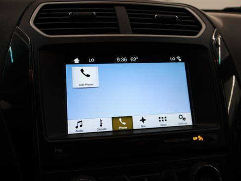 Used 2017 Ford Explorer XLT w/ Equipment Group 202A AWD/4WD image 52