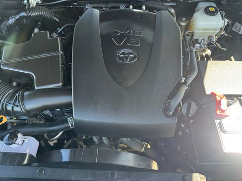 Used 2021 Toyota Tacoma TRD Off-Road w/ Technology Package AWD/4WD image 12