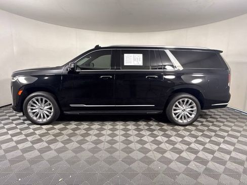 Used 2024 Cadillac Escalade ESV Premium Luxury RWD image 3
