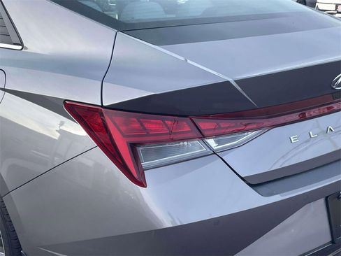 Used 2023 Hyundai Elantra Limited image 11