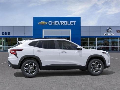 New 2025 Chevrolet Trax LT w/ Driver Confidence Package image 5