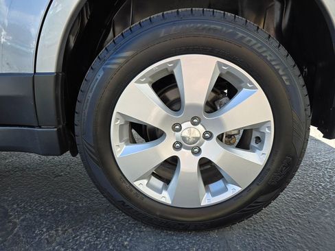 Used 2010 Subaru Outback 2.5i Premium AWD/4WD image 6