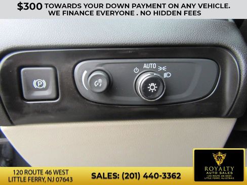 Used 2019 Buick Enclave Essence w/ LPO, Sport Appearance Package image 17