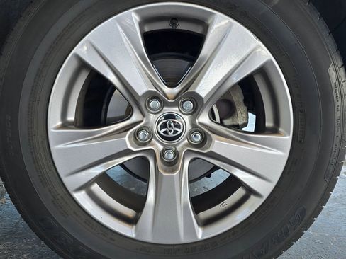 Used 2024 Toyota RAV4 XLE FWD image 40