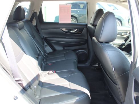 Used 2019 Nissan Rogue SL w/ Premium Package AWD/4WD image 12