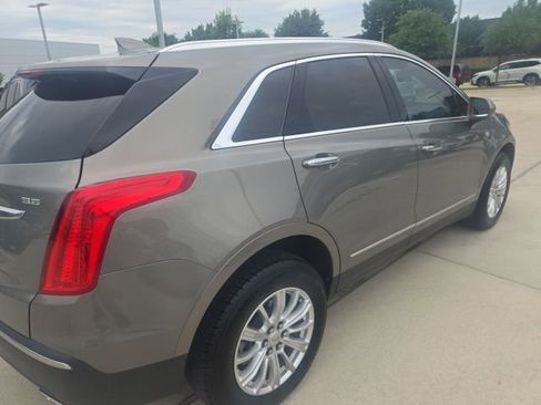Used 2019 Cadillac XT5 FWD image 3