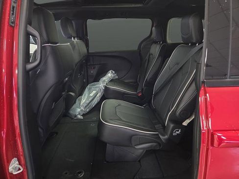 New 2026 Chrysler Pacifica Limited w/ S Appearance Package image 32