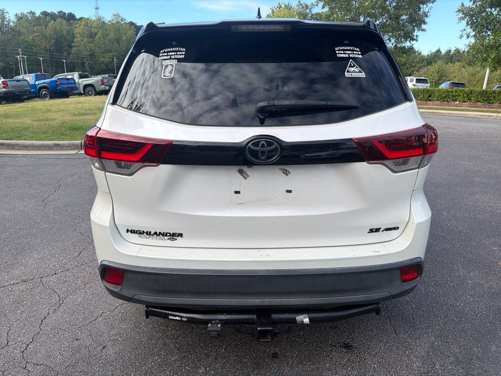Used 2019 Toyota Highlander SE w/ Nightshade Edition AWD/4WD image 6