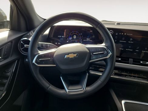 Used 2025 Chevrolet Equinox LT FWD image 12