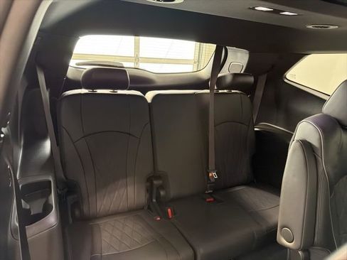 Used 2024 Buick Enclave Avenir w/ Avenir Technology Package image 27