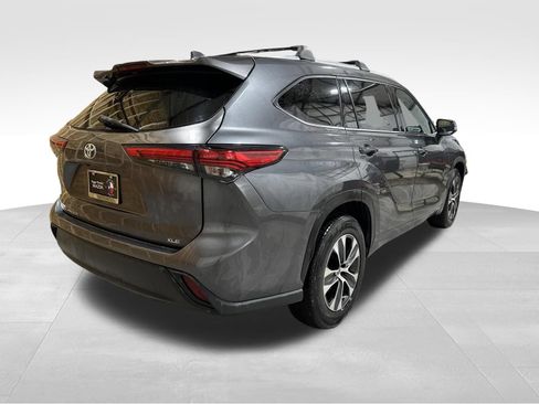 Used 2020 Toyota Highlander XLE FWD image 5