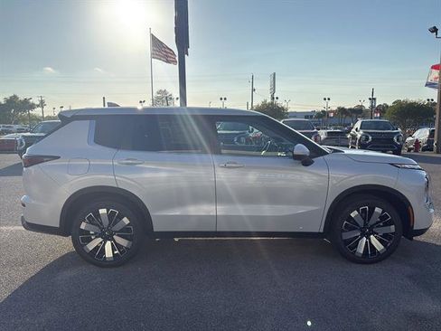 New 2026 Mitsubishi Outlander SE image 7