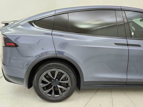 Used 2023 Tesla Model X image 12