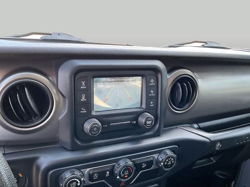 Used 2018 Jeep Wrangler Unlimited Sport AWD/4WD image 25