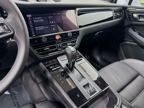 Certified 2026 Porsche Macan image 27