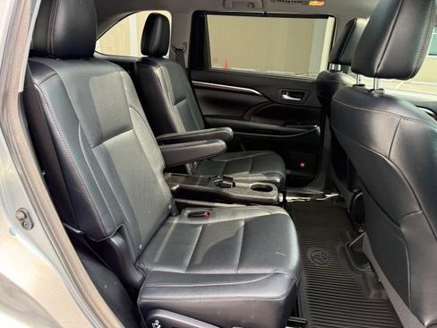 Used 2016 Toyota Highlander Limited Platinum AWD/4WD image 21